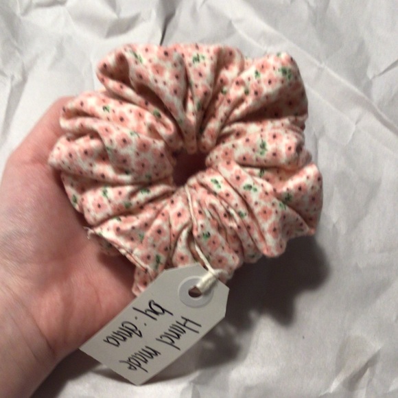 Handmade🧸luxurious hair scrunchies: 1pc - Picture 3 of 3